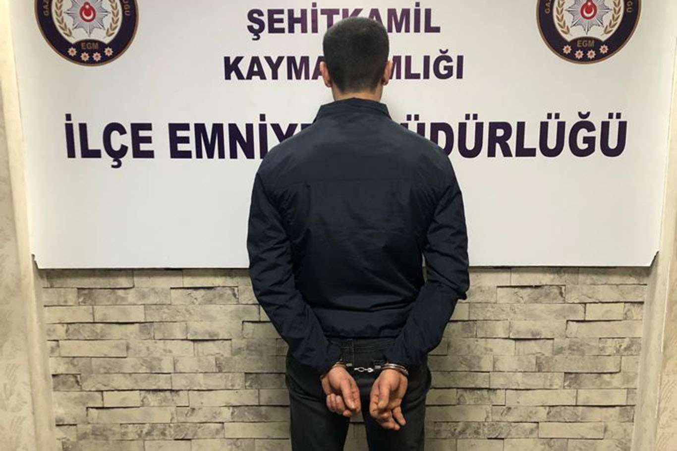 Gaziantep’te kurusıkı tabancaları gerçek tabancaya çeviren şüpheli gözaltına alındı Gaziantep’te kurusıkı tabancaları gerçek tabancaya çeviren şüpheli gözaltına alındı